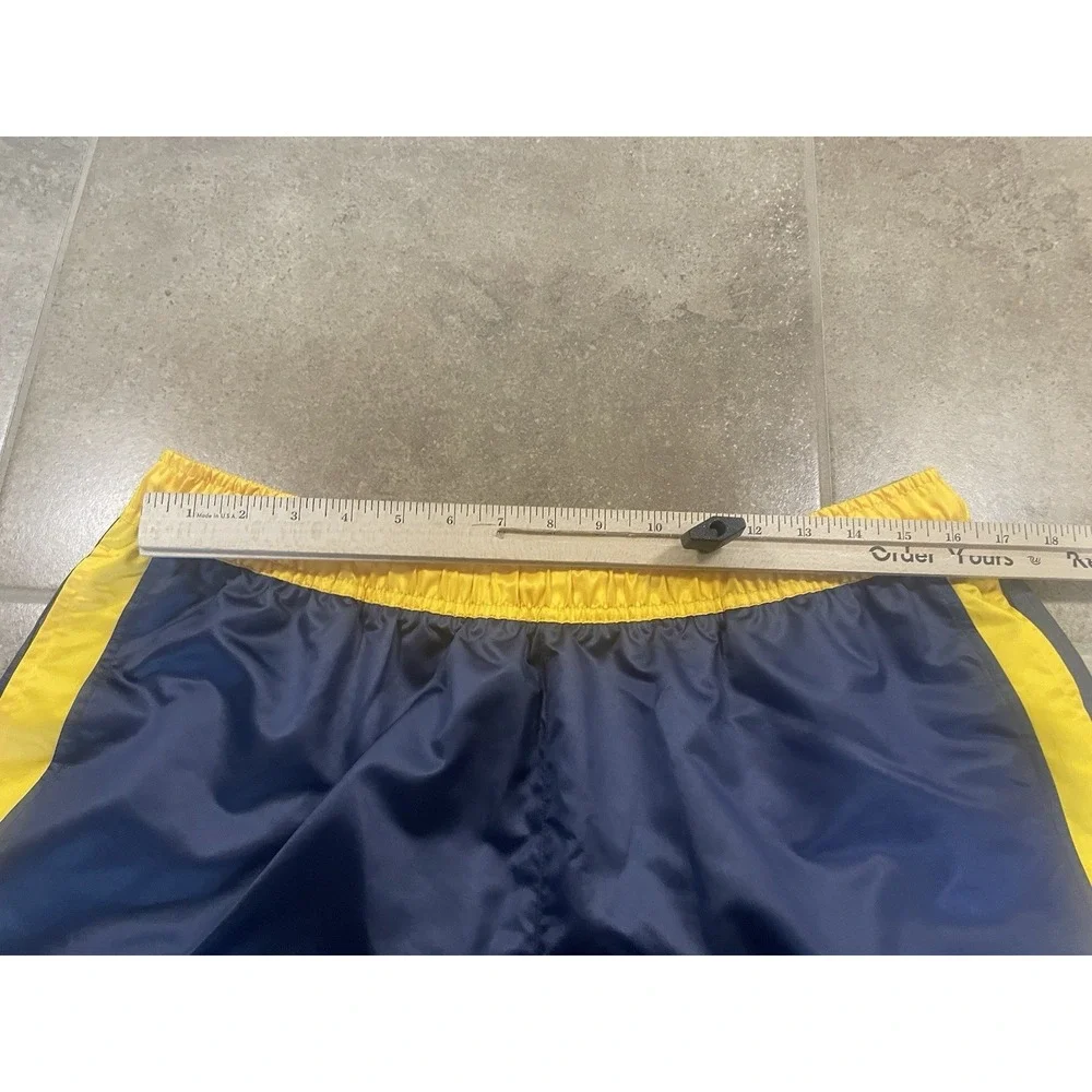 Nike Sportswear Club Flow Mens Sz L Athletic Shorts HJ1952-451 Navy Blue Gold
